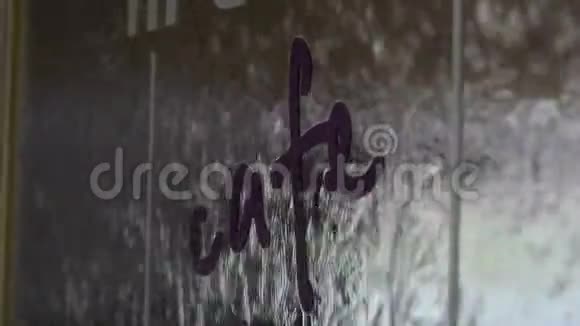 瀑布纹理无缝环隔离在黑色与阿尔法和单独的泡沫层视频的预览图