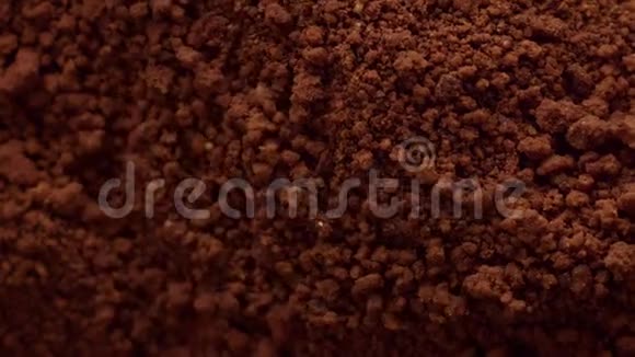 棕色粉末状巧克力质地移动俯视图视频的预览图