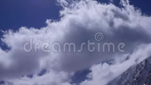 雪山和云时程视频的预览图