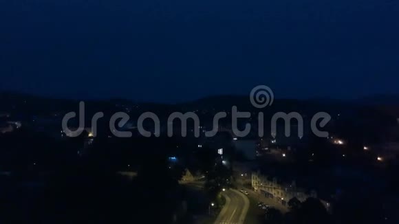 波兰无人机提供的夜间城市景观视频的预览图