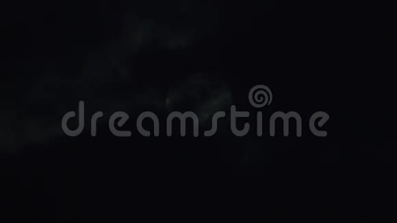 云后的月亮视频的预览图