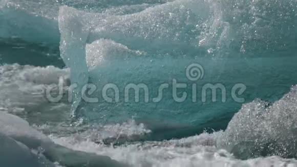 蓝色冰的特写安德列夫视频的预览图