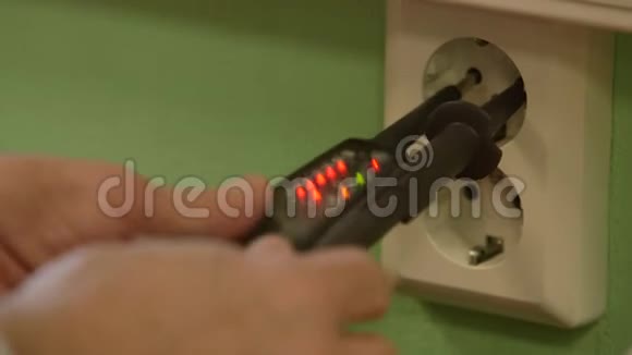电电压表电插座出线视频的预览图