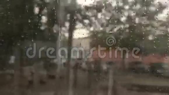 潮湿的火车窗口视频的预览图