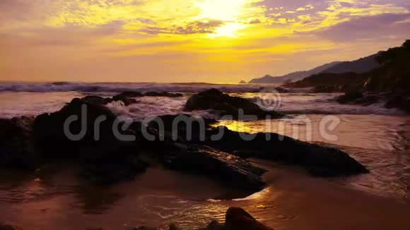 4k视频剪辑海上日落普吉海泰国视频的预览图