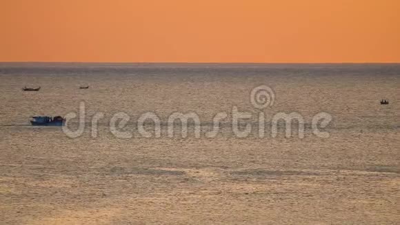 橙色日出旅行渔船高清图片视频的预览图