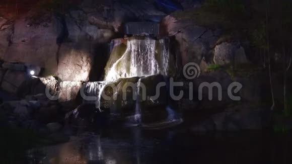 萨波卡公园的瀑布六月之夜芬兰科特卡视频的预览图