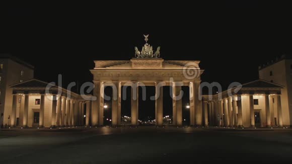 柏林勃兰登堡门在夜间视频的预览图