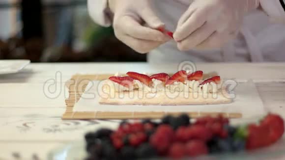 厨师手做甜点视频的预览图