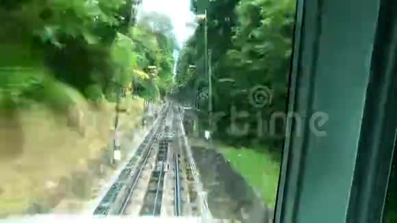 开往马来西亚槟城州岛槟城山的缆车时间间隔视频的预览图