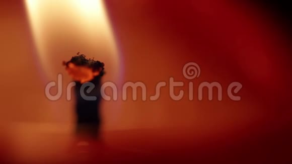 用无声的火焰燃烧红烛视频的预览图