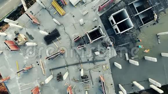 混凝土建筑工地的俯视图视频的预览图