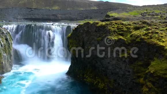 冰岛中央高地Sigoldufoss瀑布景观视频的预览图