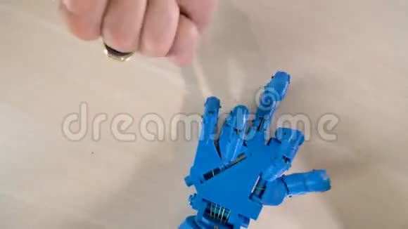 机器人手重复人右手动作视频的预览图