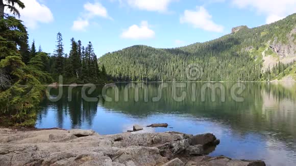 巴拿马莫维奇湖视频的预览图