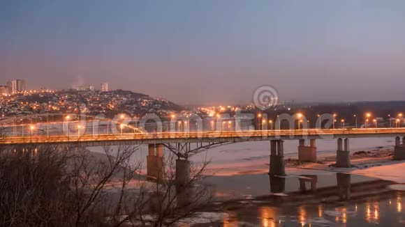 俄罗斯冬季乌法白河大桥夜景视频的预览图