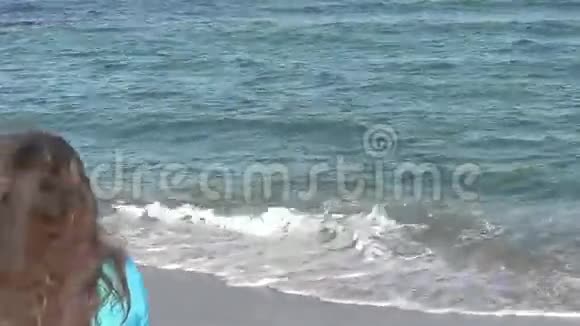 女人录海视频的预览图
