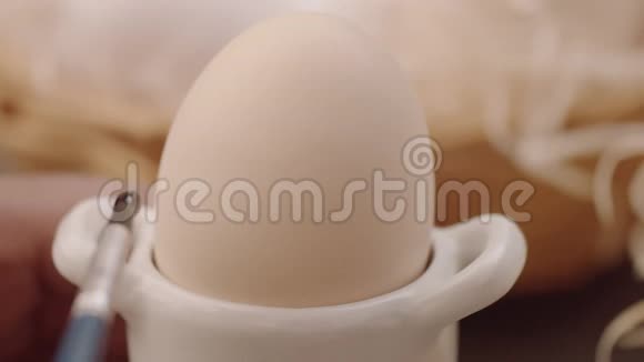 复活节彩蛋绘画上色对鸡蛋微笑视频的预览图