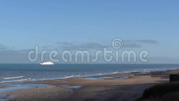 英吉利海峡多佛英国和加来法国渡轮从加来到多佛视频的预览图