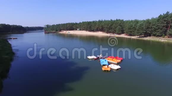 马丹索波基泻湖鸟瞰视频的预览图