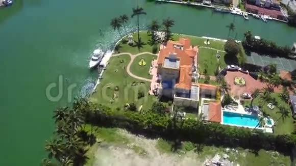 迈阿密海滩豪华别墅空中录像视频的预览图