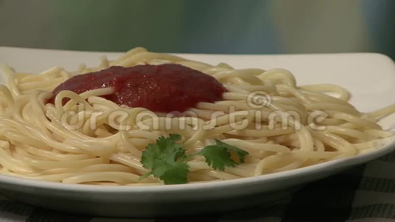意大利面和番茄酱视频的预览图