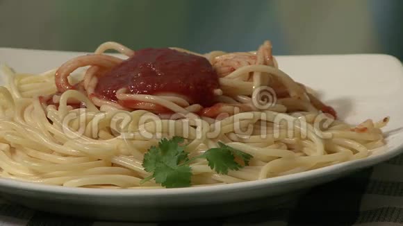意大利面和番茄酱视频的预览图