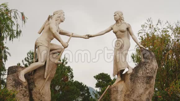 达拉特维特纳姆10月5日2016年郎和比昂的雕像被认为是罗密欧和朱丽叶的两个民族人物视频的预览图