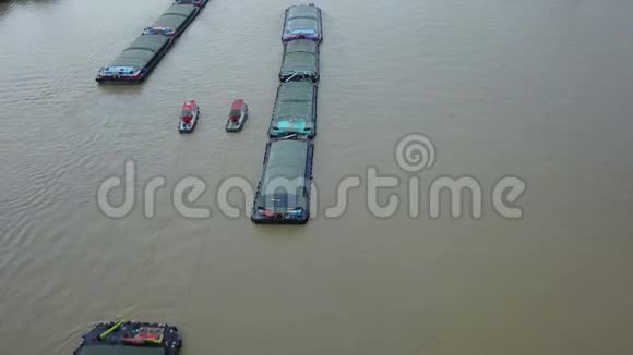 泰国曼谷Chaopraya河4艘K型卡车视频的预览图