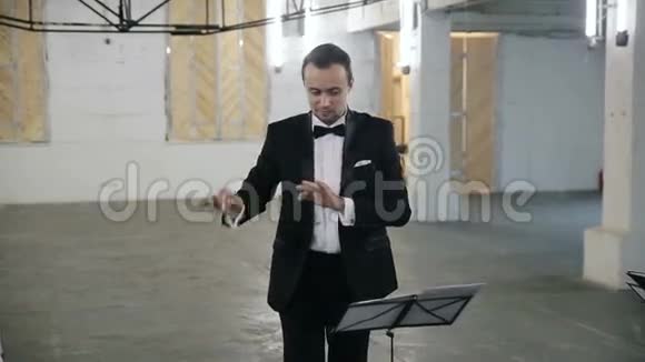 古典管弦乐队指挥交响乐团音乐总监视频的预览图