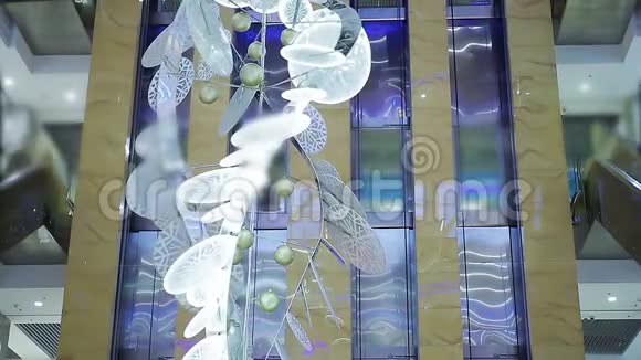 创意圣诞玻璃安装装饰商务中心当代艺术视频的预览图