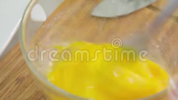 做煎蛋卷视频的预览图