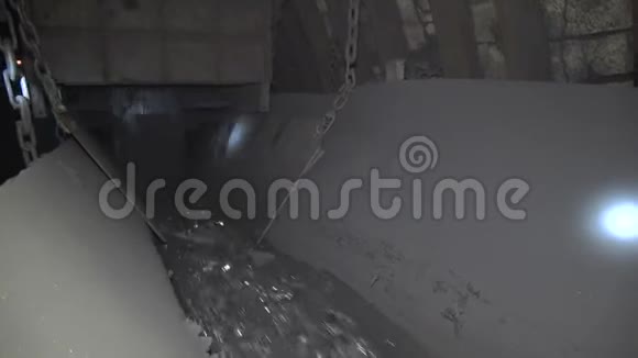 煤沿输送机移动煤矿开采视频的预览图