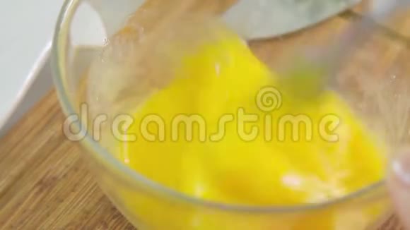 做煎蛋卷视频的预览图