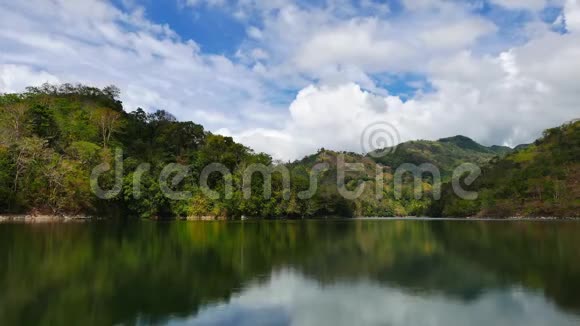 巴兰南湖景观时间流逝视频的预览图