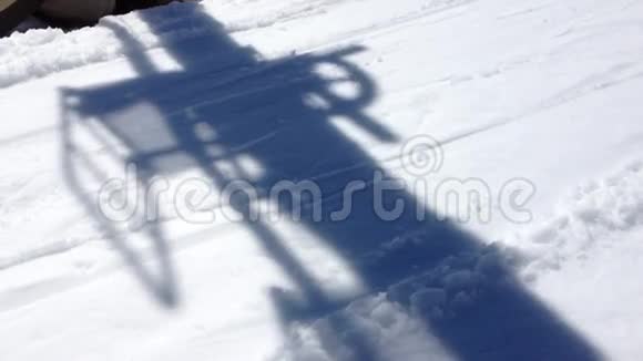 滑雪升降机视频的预览图
