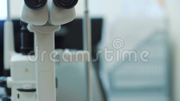 医疗机器检查眼球视频的预览图
