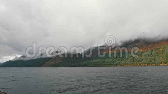 卢蒙湖上的房子苏格兰风景视频的预览图