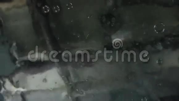 气泡在水中起泡视频的预览图
