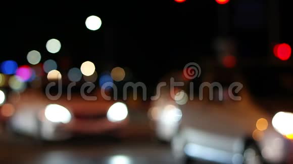 在韩国拍摄的夜间交通信号灯视频的预览图