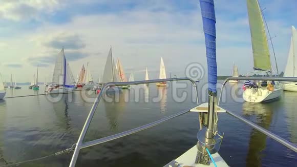 许多帆船在海上航行雷加塔美丽的海景视频的预览图