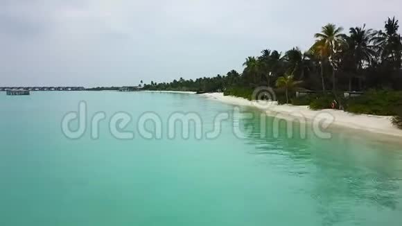 马尔代夫美丽的海滩背景白色沙滩热带岛屿视频的预览图