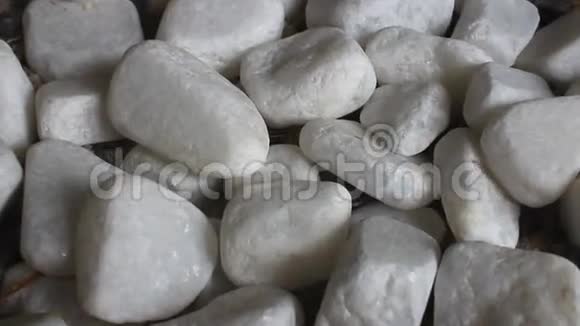 白色的石头视频的预览图