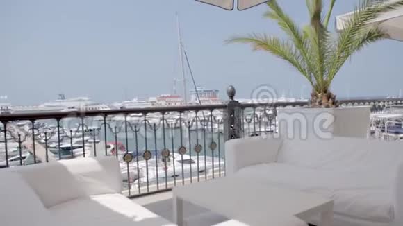 夏日海边餐厅露台视频的预览图
