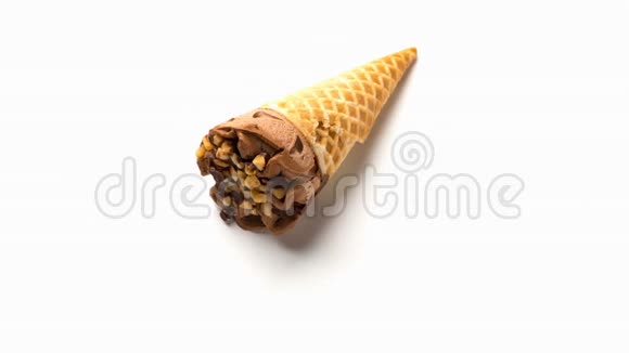 高分辨率巧克力冰淇淋蛋筒融化和反向时间延迟循环视频的预览图