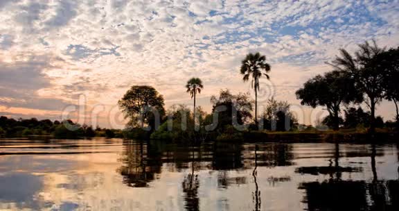无缝环路赞比亚非洲日落赞比西河景观非洲自然旅游和旅游概念视频的预览图