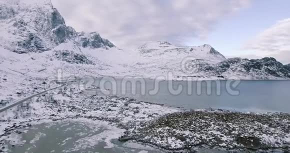 挪威冬季景观史诗般的道路视频的预览图