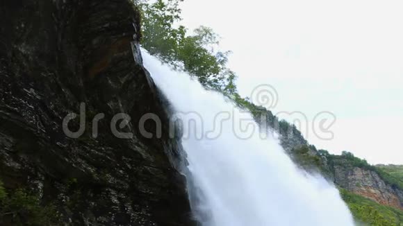 世界著名瀑布Steindalsfossen挪威视频的预览图