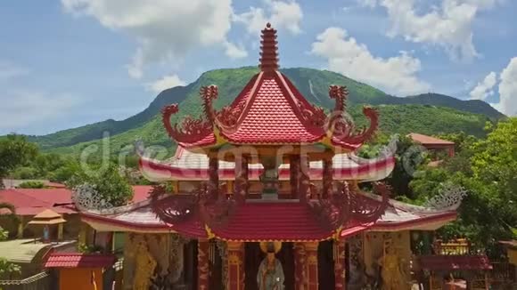 从寺庙中移除展示庭院对山天视频的预览图