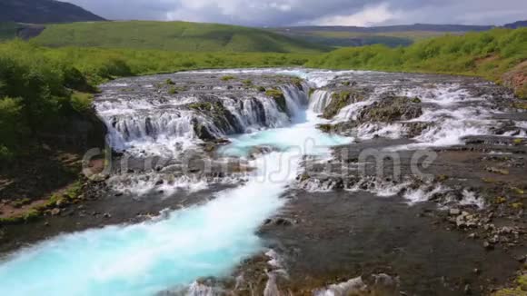 冰岛的Bruarfoss瀑布视频的预览图